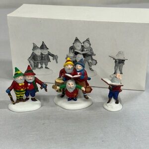 Vintage Heritage Village Collection “Sing a Song for Santa” Village Accessory